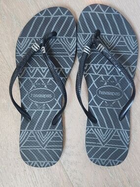 Havaianas Women's Black & Gray Geometric Flip Flops, new, size 9/10